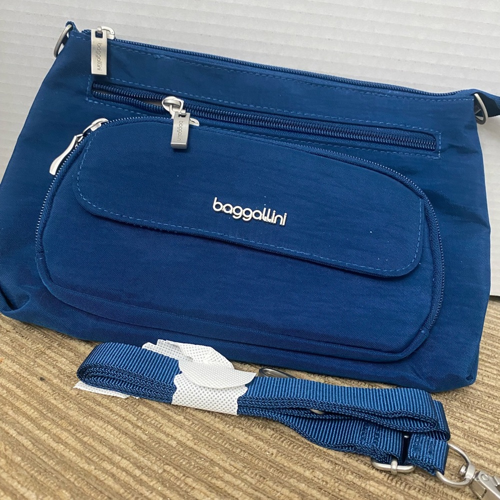 Baggallini Pacific Blue Crossbody Bag with Detachable Strap RFID Protection NWOT